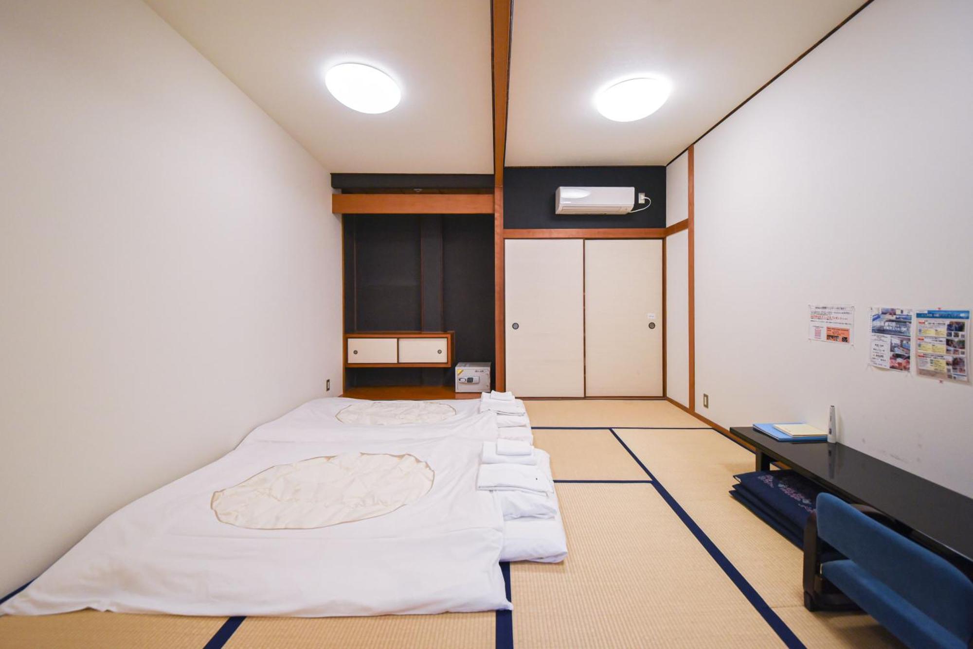 4s Awaikeda Ekimae Affittacamere Miyoshi (Tokushima)